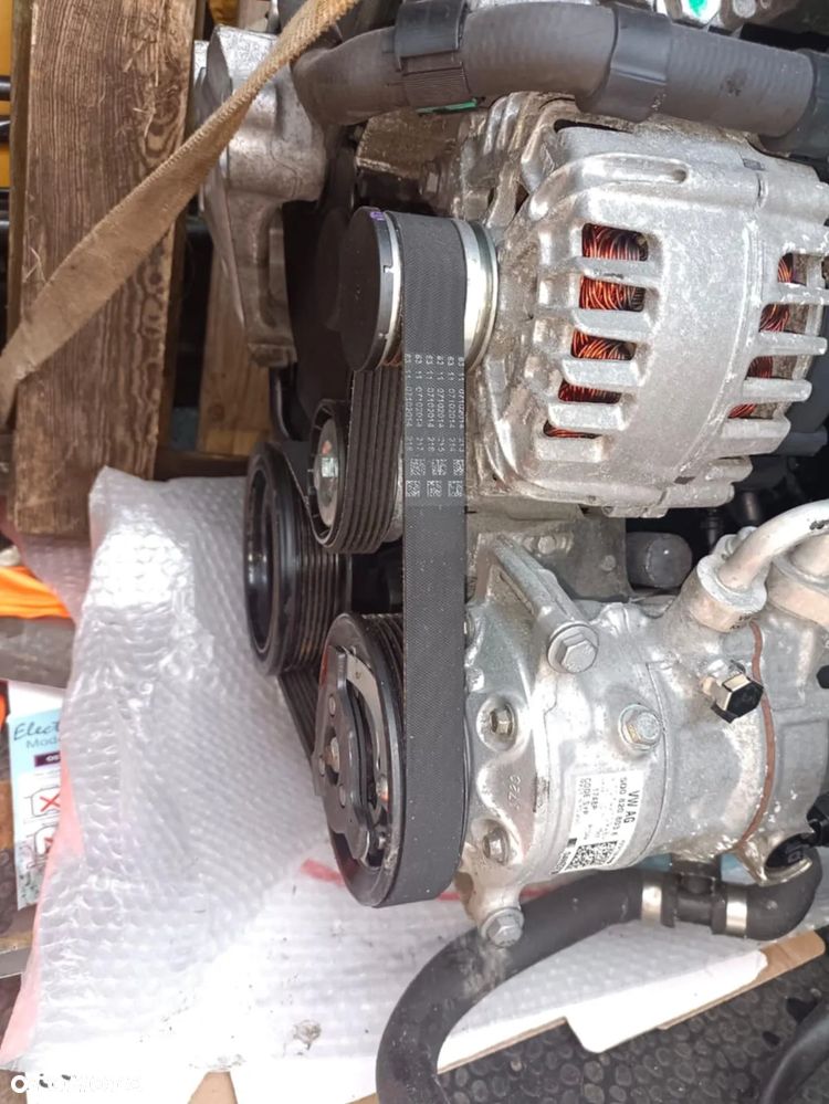 Volkswagen Golf 1.6 TDI BlueMotion Technology Comfortline - 11