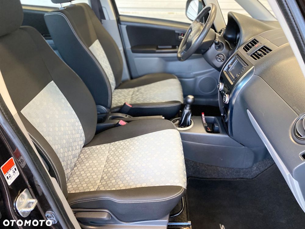 Suzuki SX4 1.6 Premium - 11
