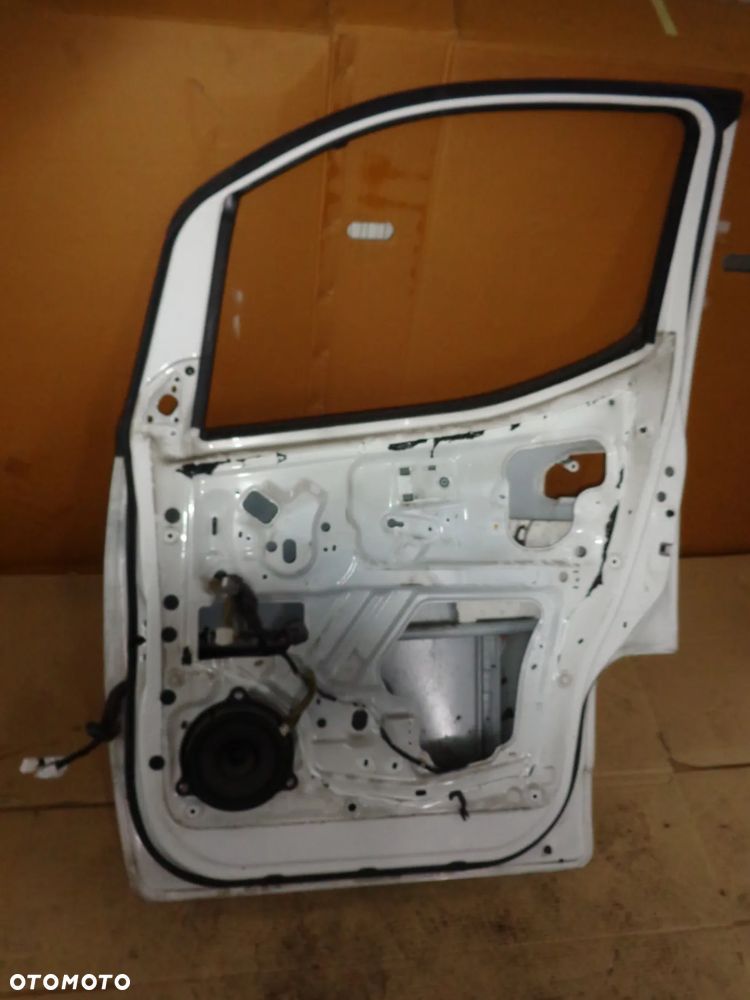 NISSAN NV200 drzwi prawe przednie lak QM1 - 2