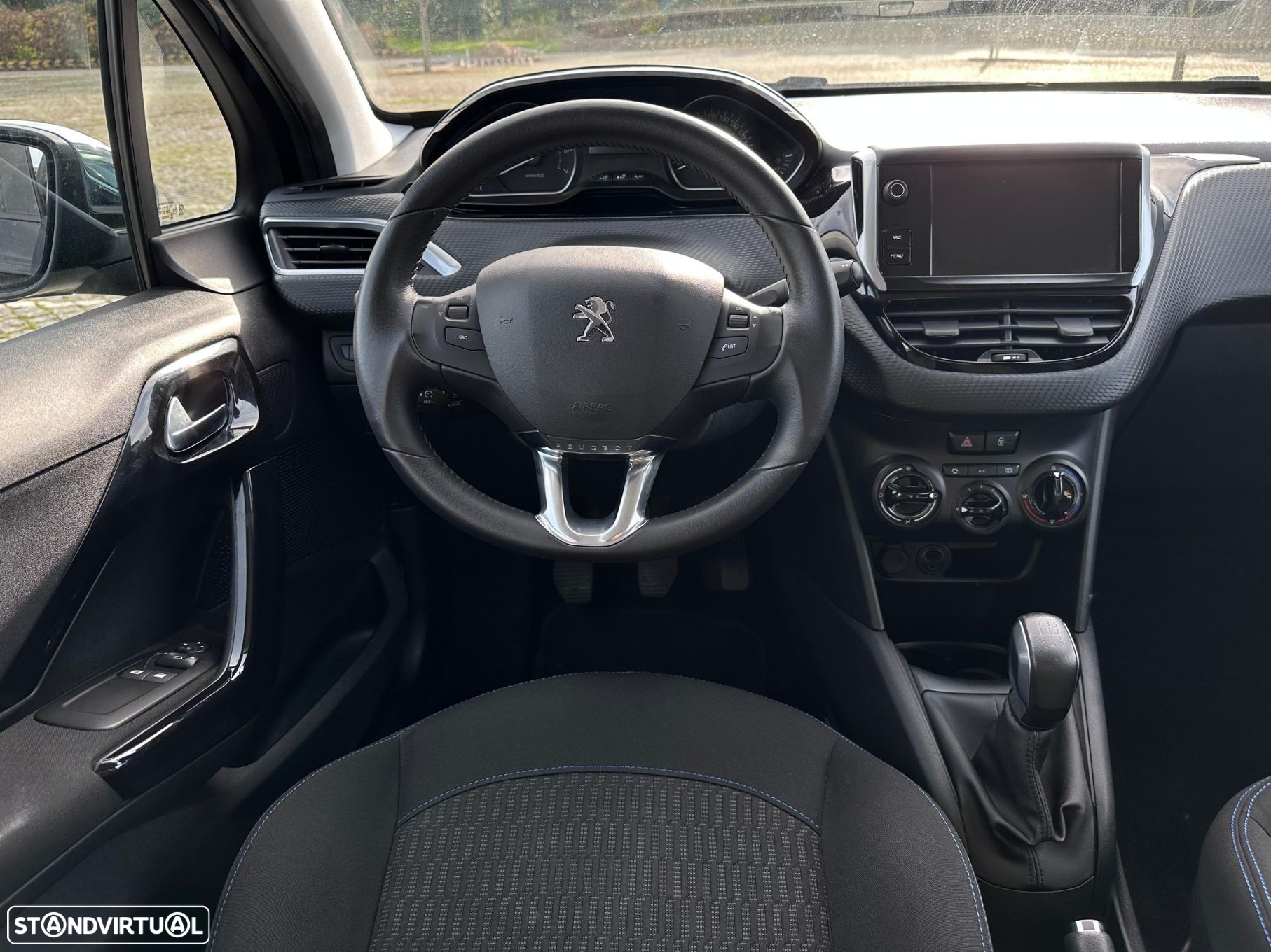 Peugeot 208 - 10