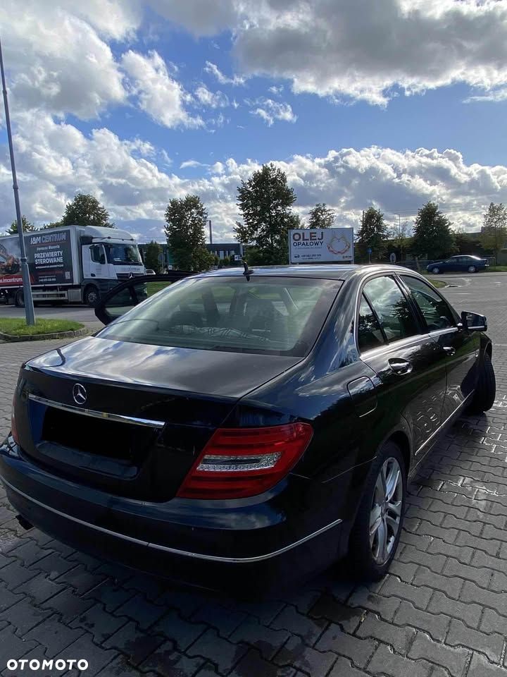 Mercedes-Benz Klasa C 180 CGI BlueEff Avantgarde - 16