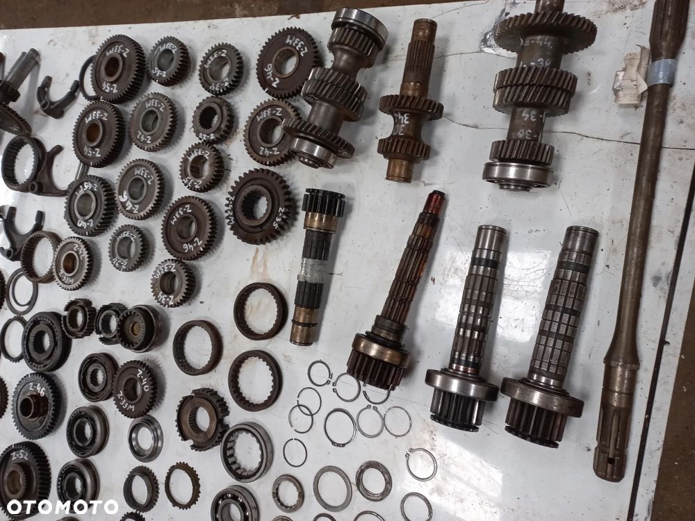 Skrzynia biegów DEUTZ,SAME,LAMBORGHINI,HURLIMANN,sdf,zf2093314008,zf2095349010,wałek rewersu,koło,synchronizator,przesówka,pierścień,wom,atak,19x43,10x43,14,explorer II,agroplus,agrolux,PRESTIGE,h,xt,R3,R4,R5,evo,n crosss,grand prix,0.255.3326.3 , 0.011.8631.4 , 0.255.3327.3 ,zespół kół zębatych, - 2