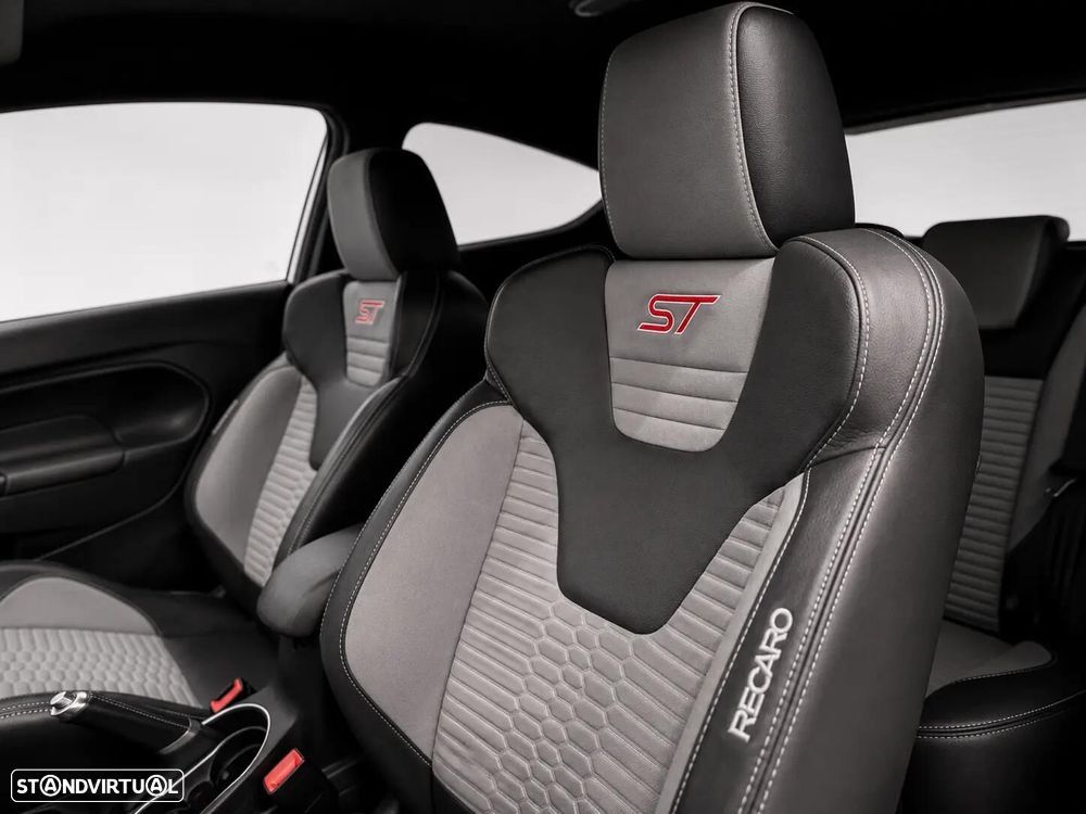 Ford Fiesta 1.6 EcoBoost c/ Pack Pele Desportiva ST - 12
