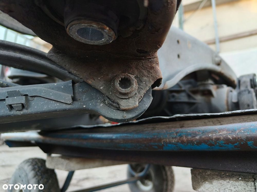 MERCEDES W204 2.2 CDI SEDAN ZAWIESZENIE TYŁ SANKI KOMBI - 6