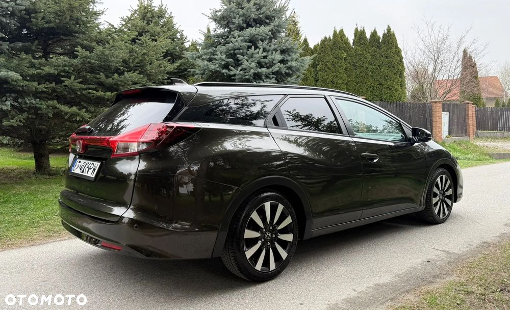Honda Civic 1.6 i-DTEC Executive Black Edition - 6