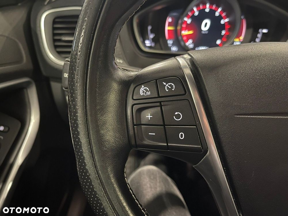 Volvo V40 T4 Drive-E R-Design Momentum - 23