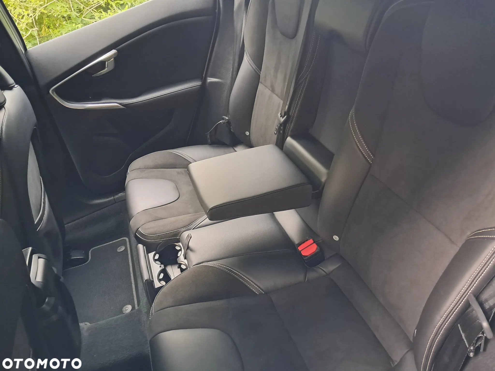 Volvo V40 T2 Drive-E R-Design Momentum - 12