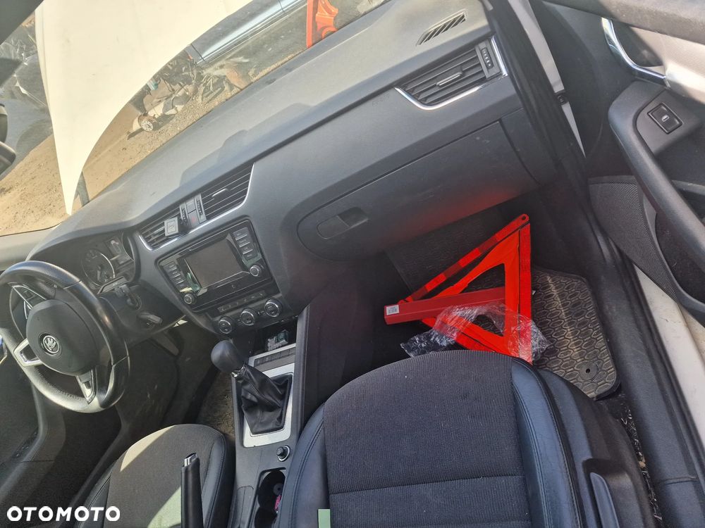 Konsola  kokpit  skoda  octavia  III  oryginał - 2