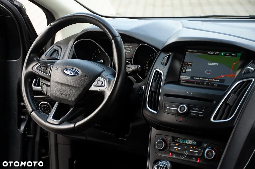 Ford Focus 1.0 EcoBoost STart-Stopp-System TITANIUM - 6