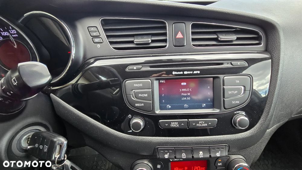 Kia Ceed - 36