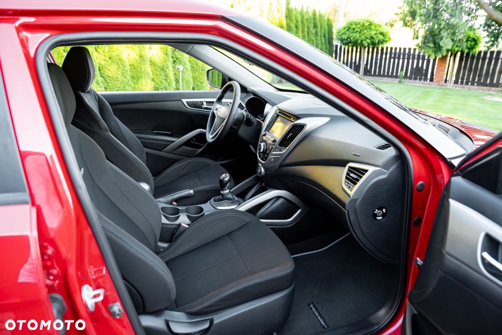 Hyundai Veloster 1.6 Premium - 25