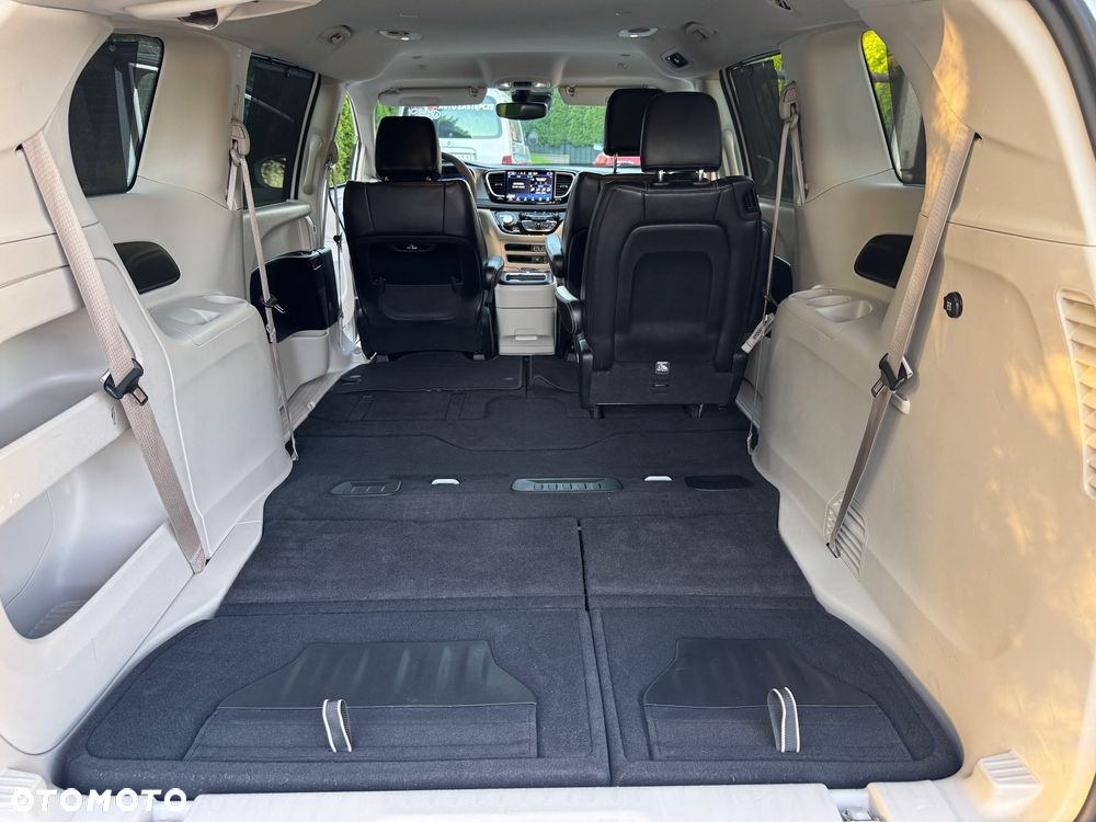 Chrysler Pacifica - 18