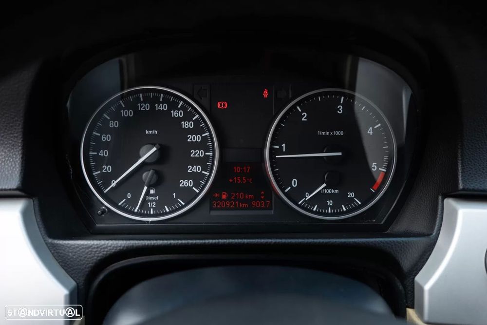 BMW 318 d Pack M - 11