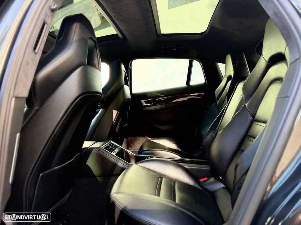 Porsche Panamera 4 E-Hybrid - 26
