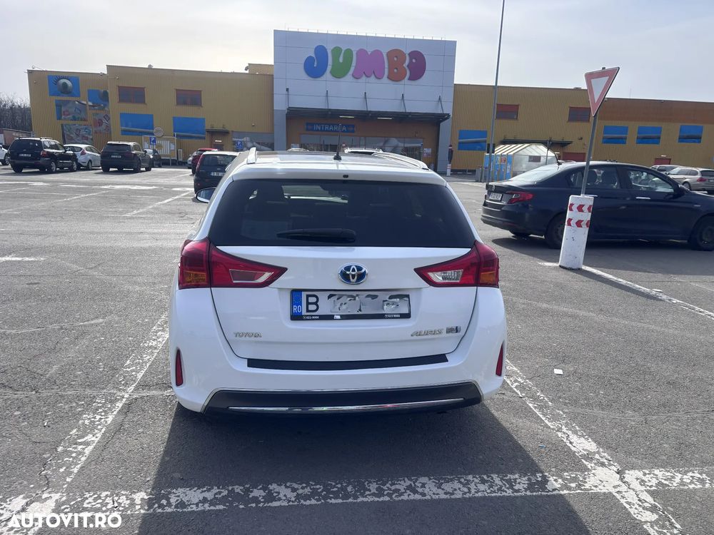 Toyota Auris 1.8 L VVT-i Sol+ - 2