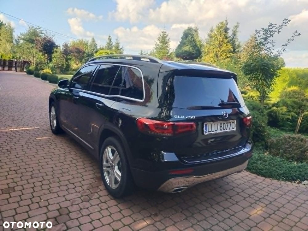 Mercedes-Benz GLB 250 4-Matic 8G-DCT - 4