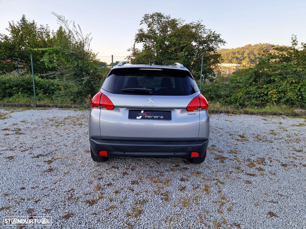 Peugeot 2008 1.2 PureTech Style - 4