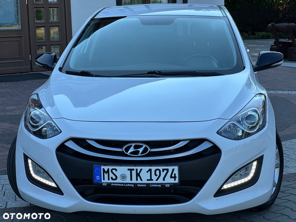 Hyundai i30 1.6 CRDi Fifa World Cup Edition - 4