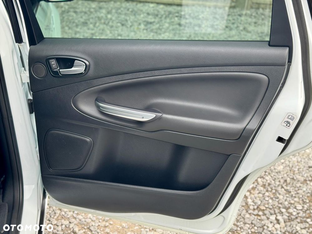 Ford S-Max 2.0 TDCi DPF Titanium X - 16