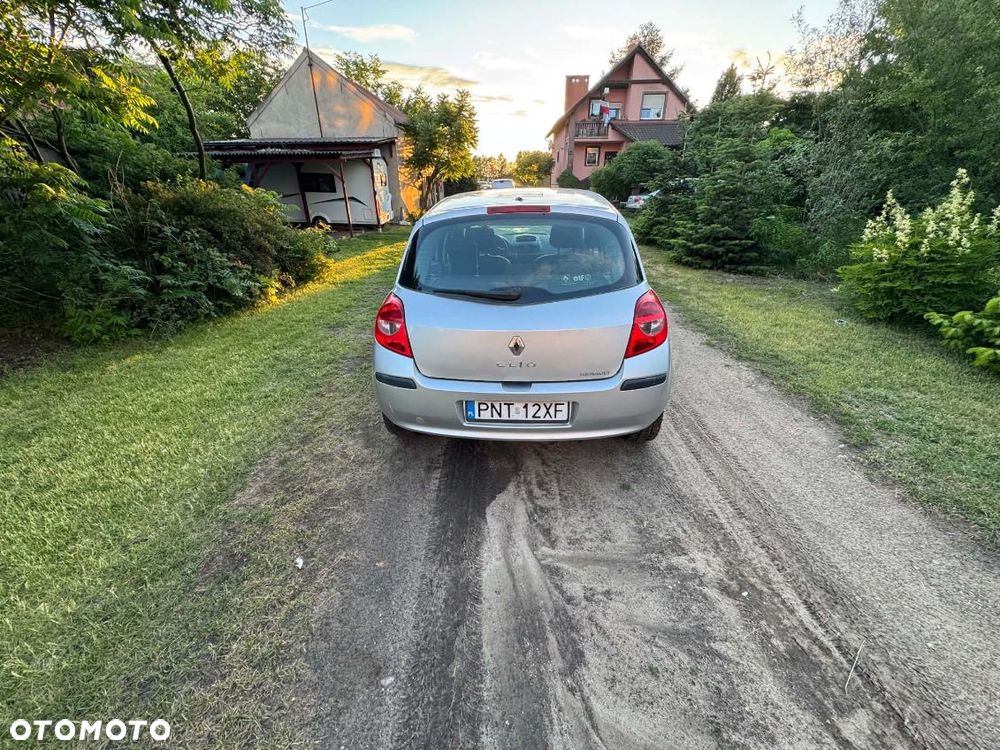 Renault Clio 1.2 16V Emotion - 4