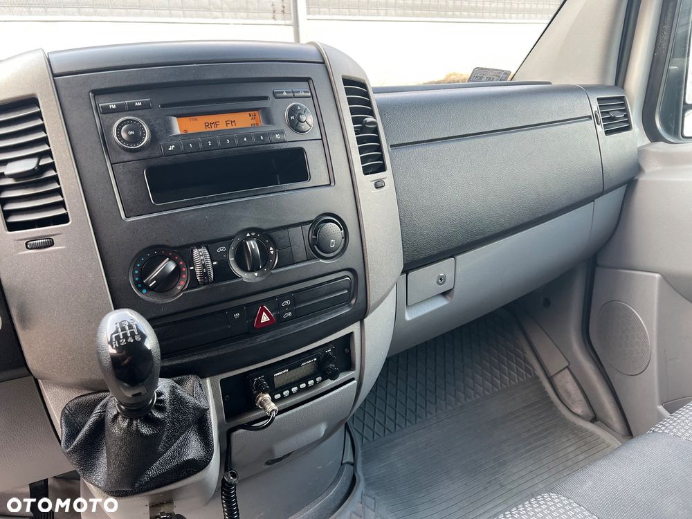 Mercedes-Benz Sprinter - 25