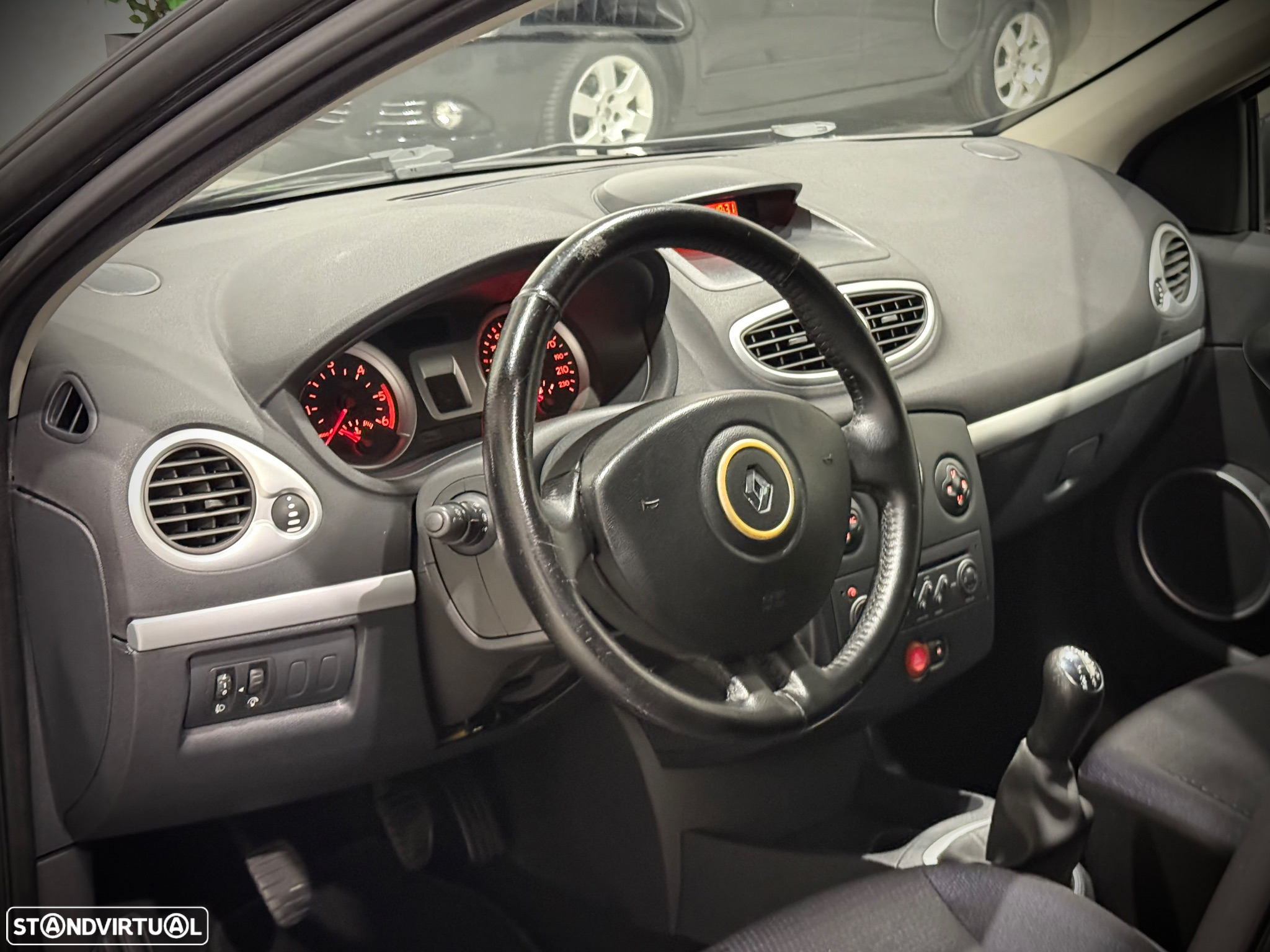 Renault Clio 1.5 dCi Dynamique S - 12