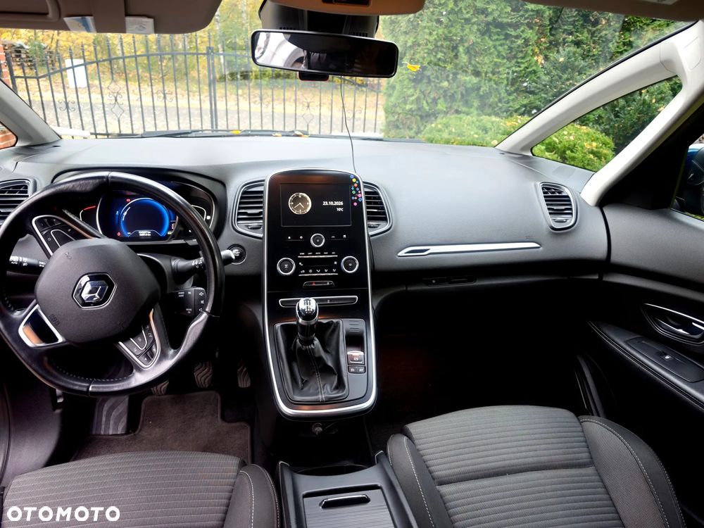 Renault Grand Scenic - 17