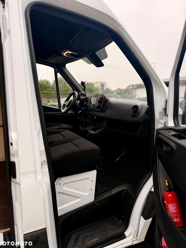 Mercedes-Benz Sprinter - 11