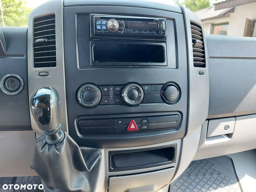 Mercedes-Benz Sprinter - 16