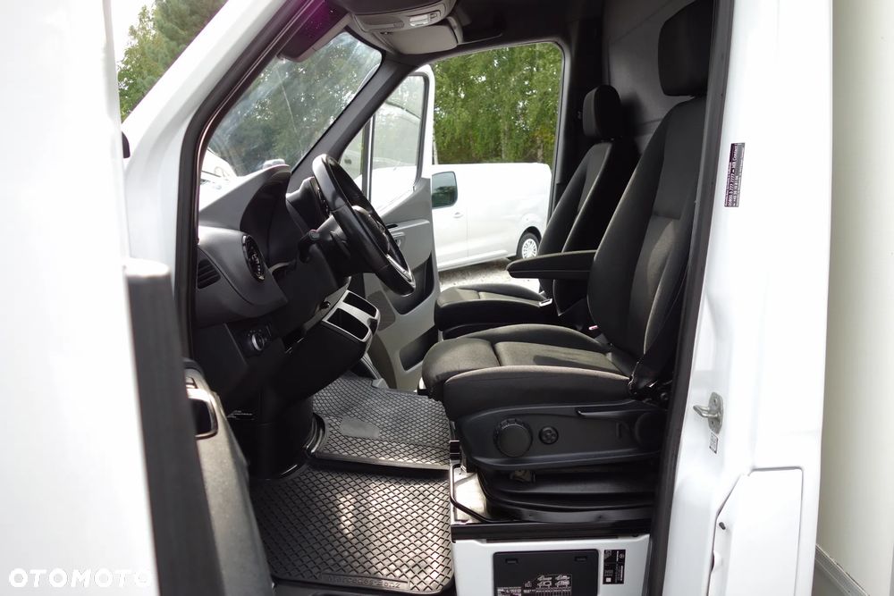 Mercedes-Benz Sprinter 3.0 Bluetec Automat 319  Kontener + Winda 750 kg. - 6