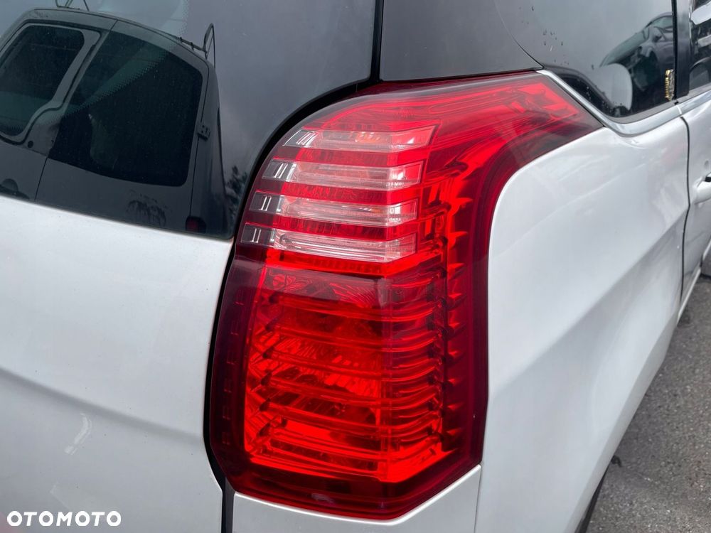 Peugeot 5008 I Lampa prawy tył - 1