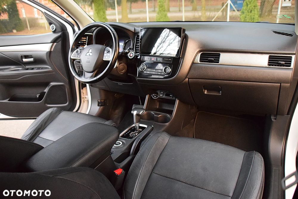 Mitsubishi Outlander 2.2 DI-D 4WD Automatik Diamant Edition+ - 28