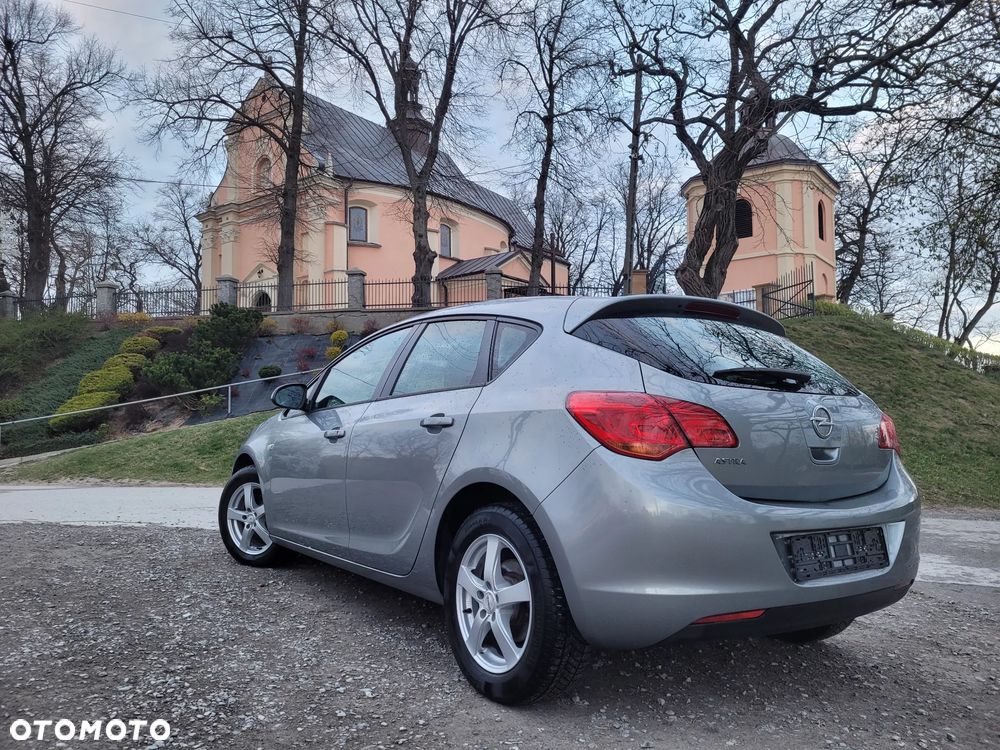 Opel Astra 1.6 Innovation - 19