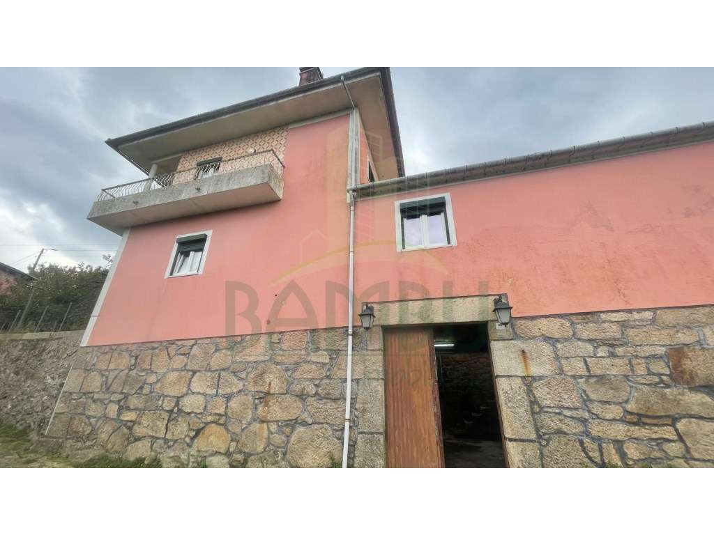 Moradia T6 e terreno com fruteiras - Grande imagem: 2/21