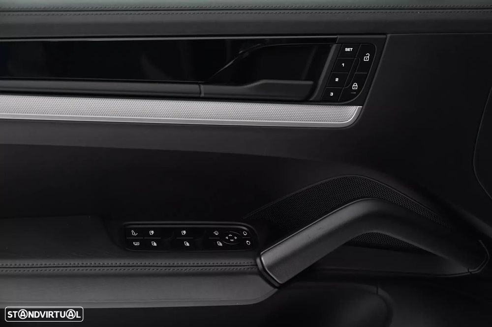 Porsche Cayenne - 35