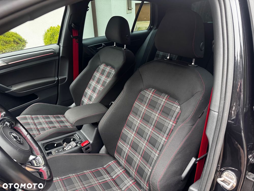 Volkswagen Golf GTI (BlueMotion Technology) DSG - 15