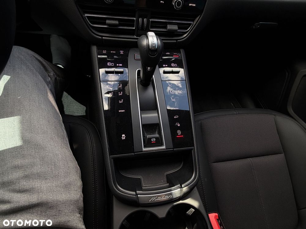 Porsche Macan Standard - 12