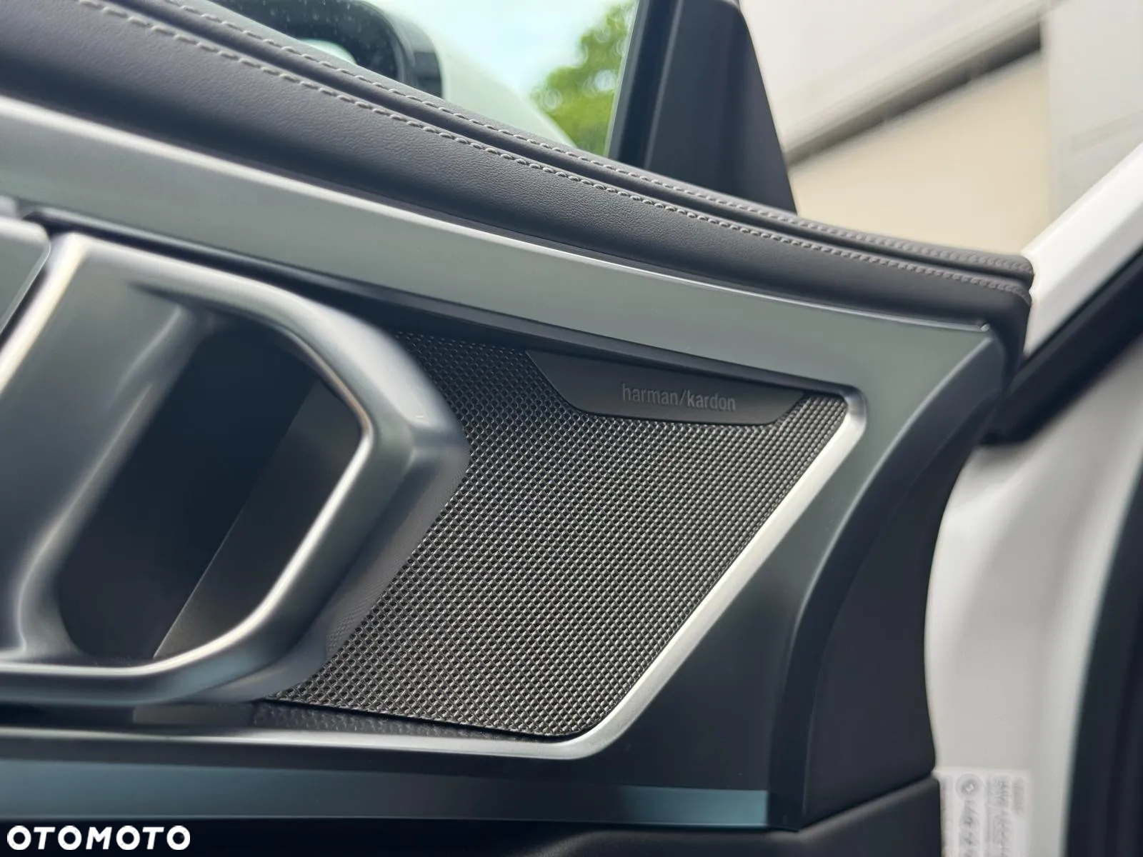 BMW Seria 8 - 22