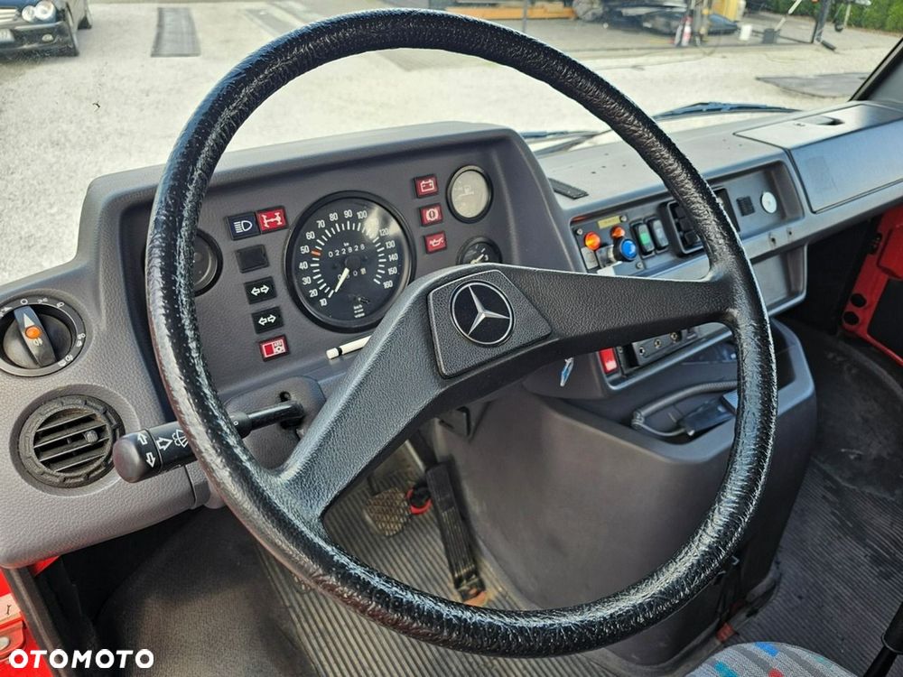 Mercedes-Benz 310 - 11