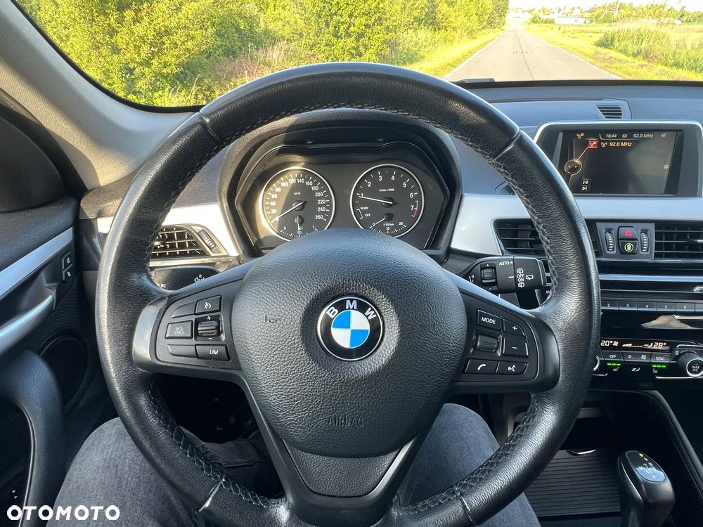 BMW X1 sDrive18i Sport Line - 18