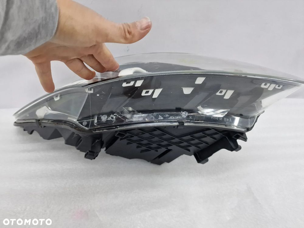 RENAULT MEGANE 3 III LIFT 13- PRAWA LAMPA PRZEDNIA PRZÓD , NR 260103615R , NR AUKCJI LA115 - 13