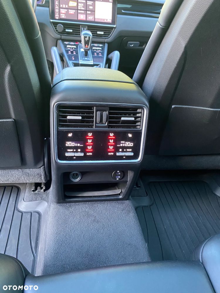 Porsche Cayenne Platinum Edition - 14