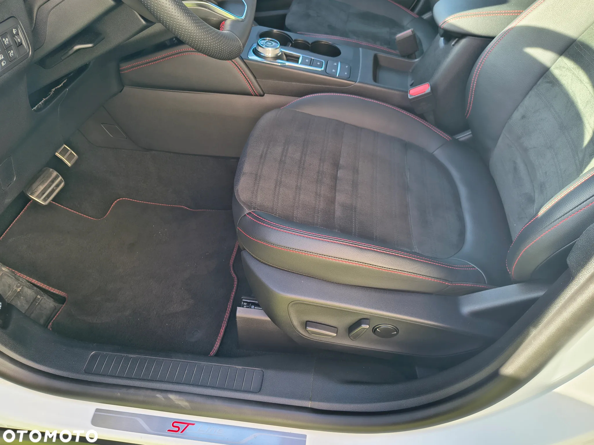Ford Kuga 2.5 Duratec PHEV ST-LINE X - 25