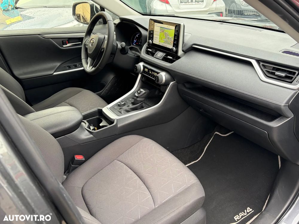 Toyota RAV4 - 6