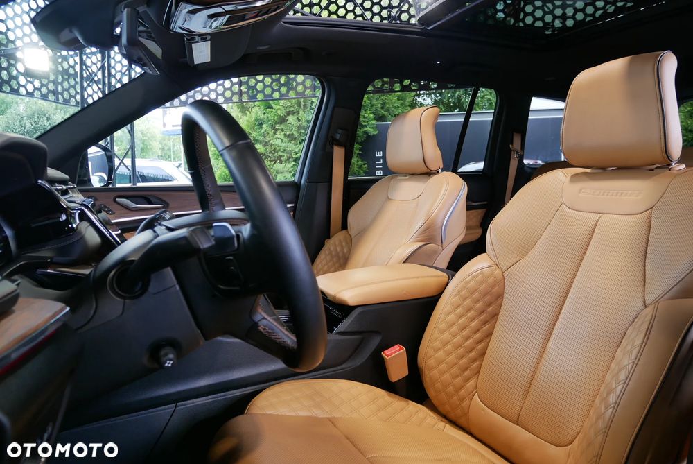 Jeep Grand Cherokee - 12