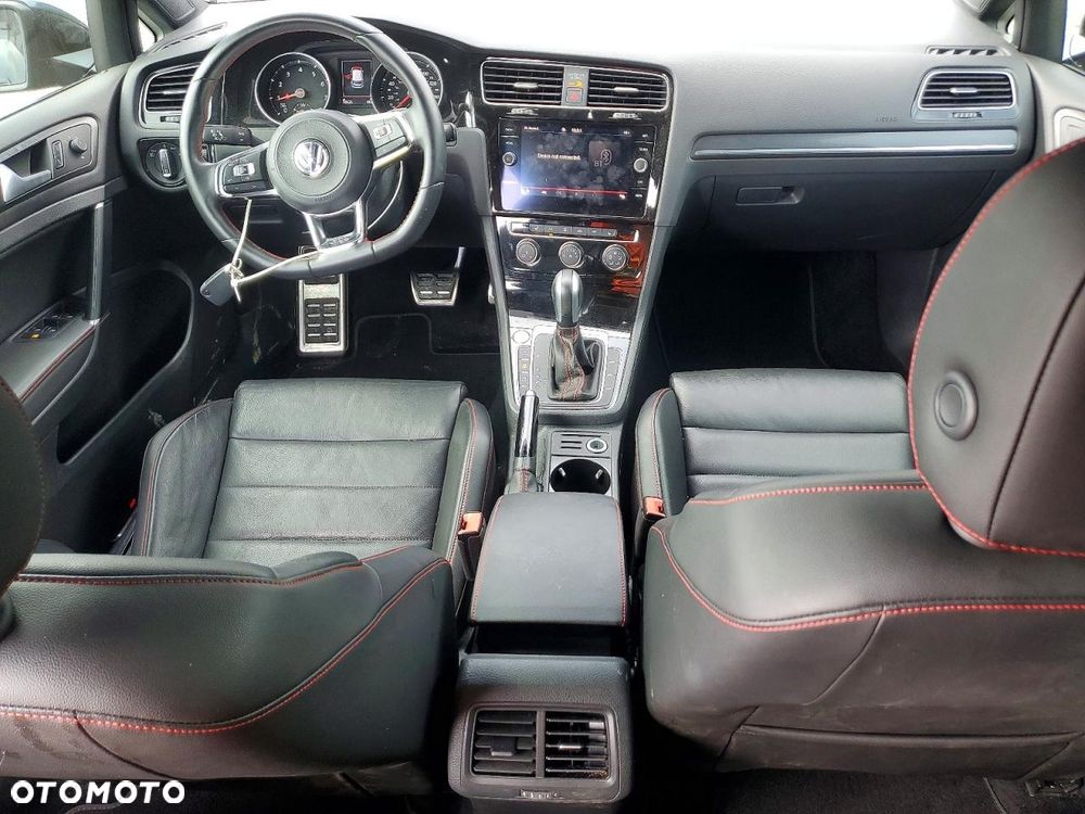 Volkswagen Golf - 8