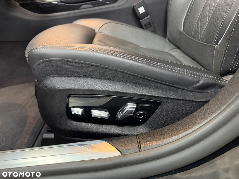 BMW Seria 7 745e sport - 23