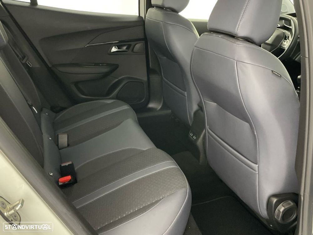 Peugeot 2008 1.2 PureTech Allure - 23