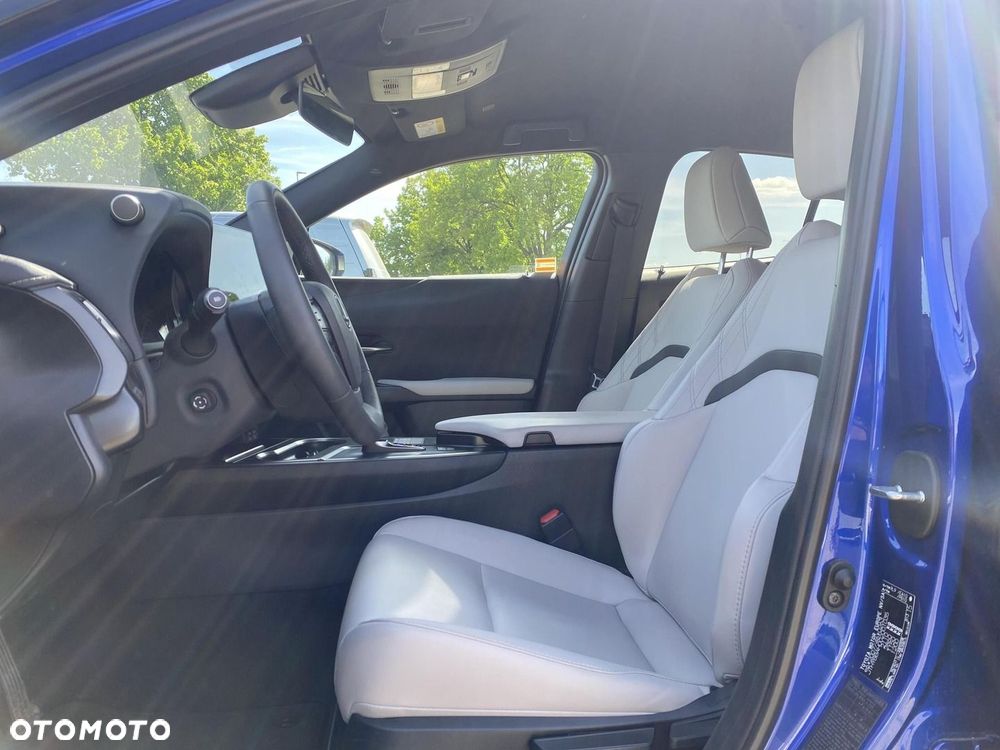 Lexus UX 300h F Sport Design - 12