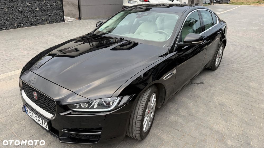Jaguar XE 2.0 T Prestige - 3